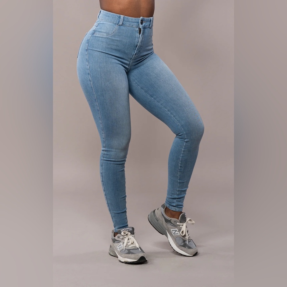 FITJEANS HIGHWAIST ARTIC BLUE SKINNY JEAN SIZE SMALL